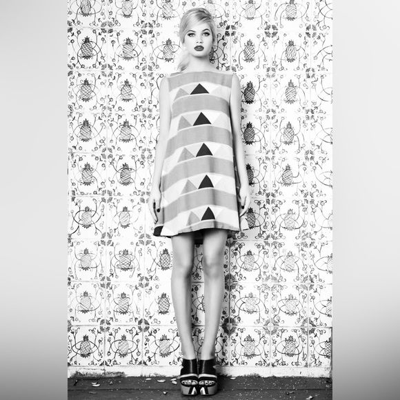 MISTER ZIMI Juanita Sleeveless Tina Geometric Triangle Print Shift Dress - Picture 5 of 16